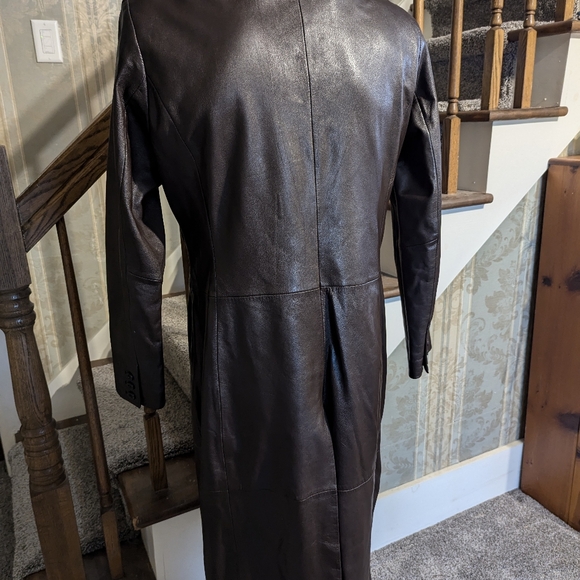 Leather coat - Picture 6 of 8